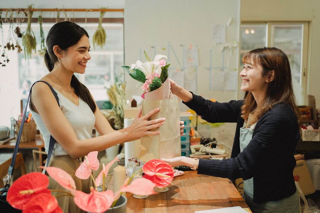 picture shows a customer and the salesperson indicating wireless pos system benefits
